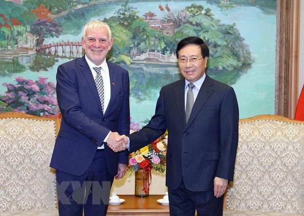 越南政府常务副总理范平明会见德国经济合作与发展部的国务秘书约森·弗拉斯巴斯。