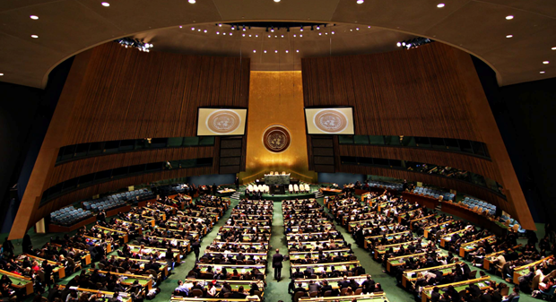 联合国大会场景。