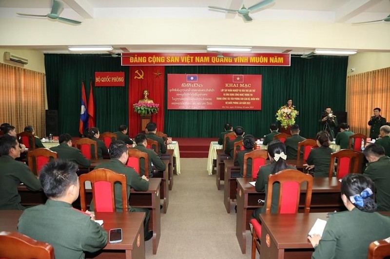 老挝国防干部、人员办公室业务培训班正式开班。