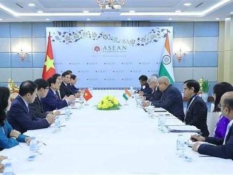 越南政府总理范明正会见印度副总统贾格迪普·丹卡尔。