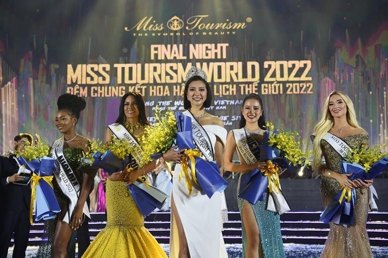 2022年世界旅游小姐大赛总决赛前五名选手。
