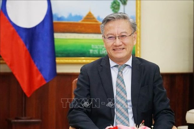 老挝人民革命党中央对外联络部部长通沙万·丰威汉接受越通社记者采访。