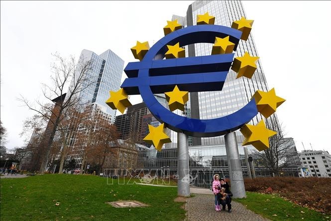 德国法兰克福的欧元符号。 （图片来源：越通社）