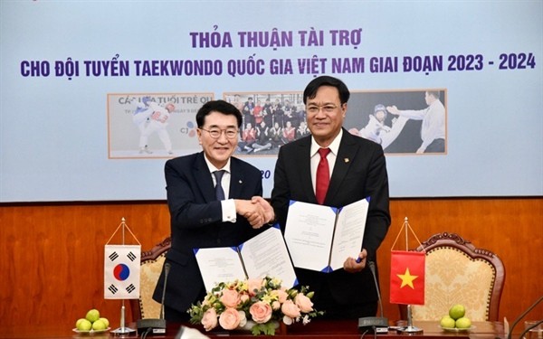 越南国家跆拳道队2023-2024年赞助协议签字仪式20日在河内举行。