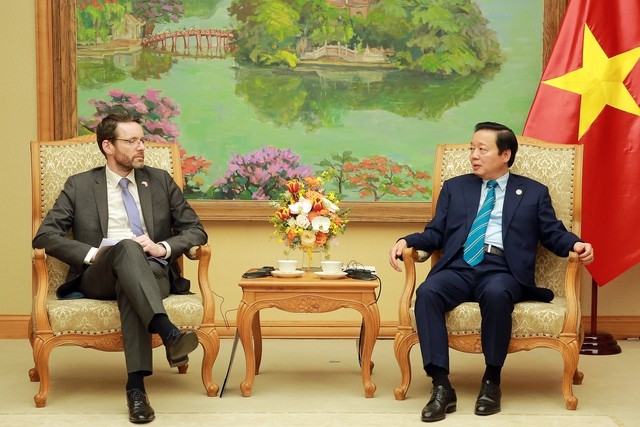 政府副总理陈红河会见英国驻越南大使伊恩·弗鲁。