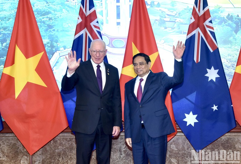 政府总理范明正会见澳大利亚总督赫尔利。（陈海 摄）