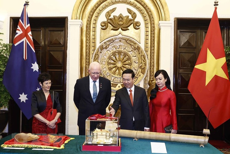 越南国家主席武文赏和夫人设宴招待澳大利亚总督和夫人。