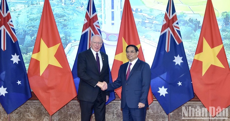 越南政府总理范明正会见澳大利亚总督戴维·赫尔利。