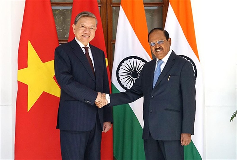 越南公安部部长苏林大将和印度国家安全顾问阿吉特·库马尔·多瓦尔。