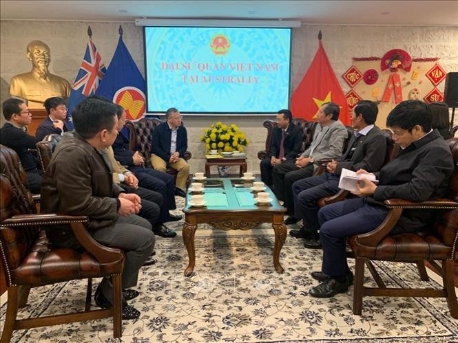 越南公安部副部长阮文龙率团造访越南驻澳大使馆。