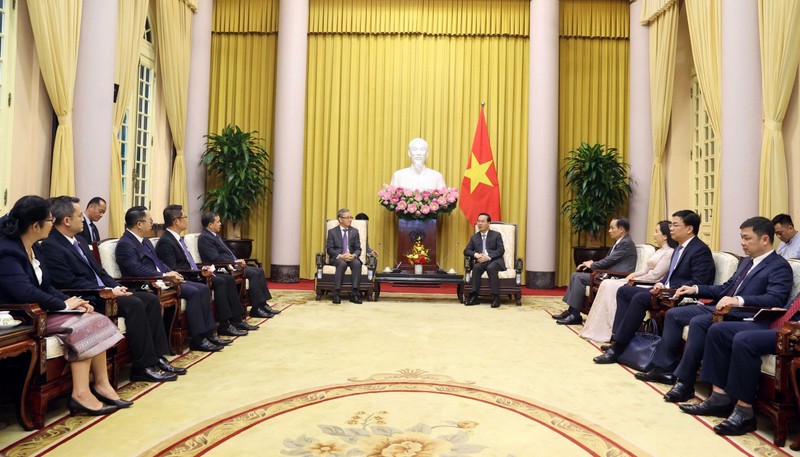 越南国家主席武文赏会见老挝人民革命党中央委员会委员、中央对外联络部部长通沙万•丰威汉。