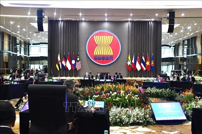 印尼公布出席第42届东盟峰会的领导人服饰