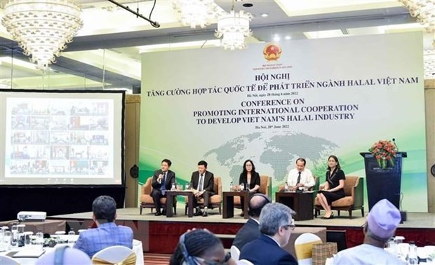 有关越南清真产业的研讨会在河内举行。