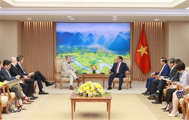 越南政府总理会见比利时驻越南大使和约翰·科克里尔集团执行长。