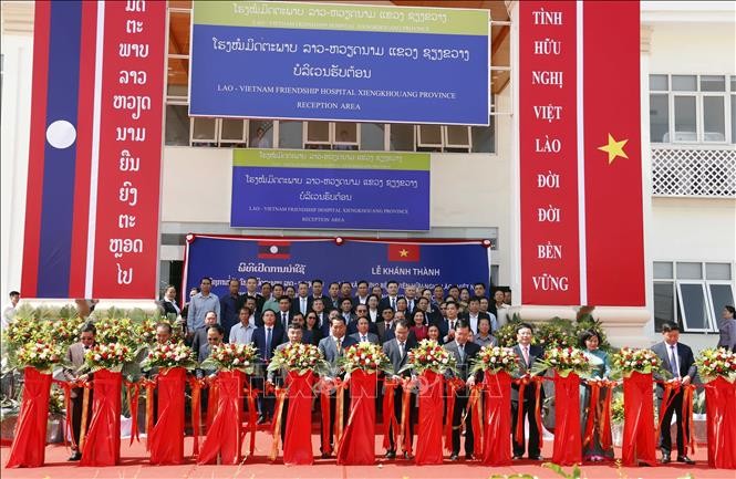 由越南援建的老越友谊医院在老挝川圹省竣工落成。