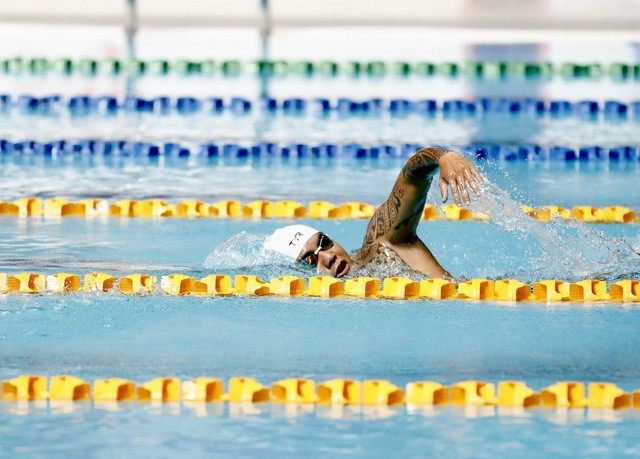 武黄英科运动员在东残会游泳男子400米自由泳S8级比赛中以5分20秒94的成绩夺冠。