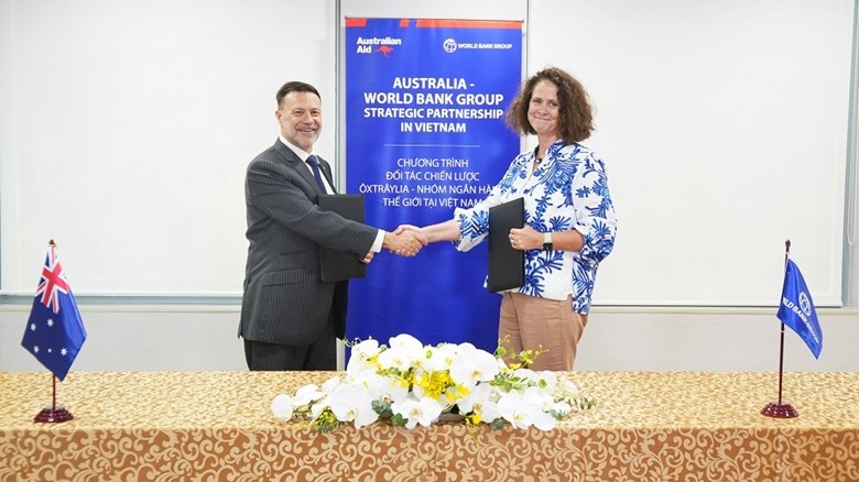 澳大利亚驻越大使戈莱辛斯基与世界银行驻越南首席代表卡罗琳•特克。（图片来源：越通社）