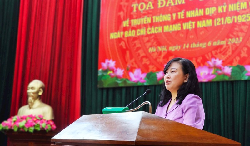 越南卫生部部长陶红兰发表讲话。