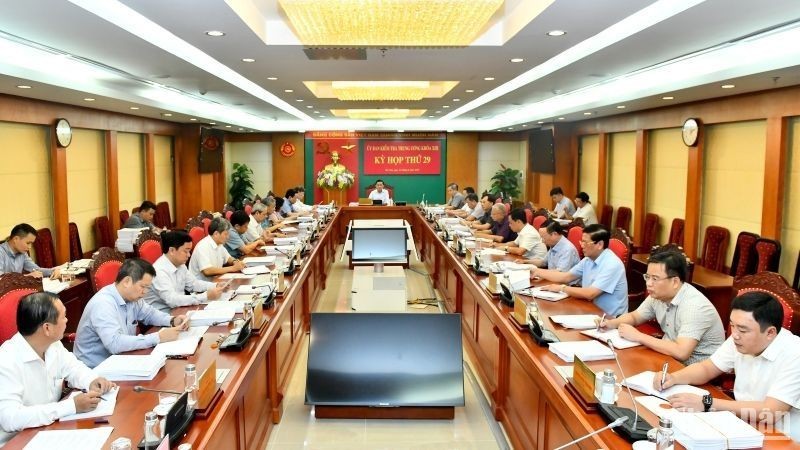 越共中央检查委员会第29次会议场景。