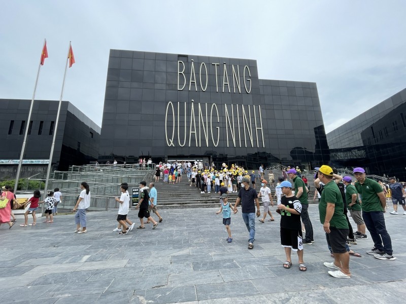 附图：广宁省游客到访量回升。