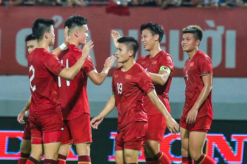 附图：今晚越南国足与叙利亚队进行友谊赛。