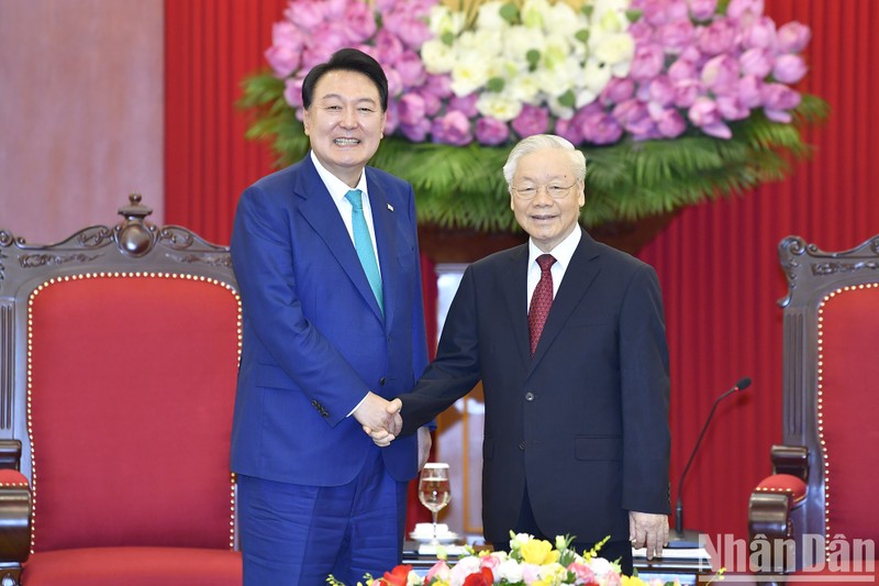 越共中央总书记阮富仲会见韩国总统尹锡悦。