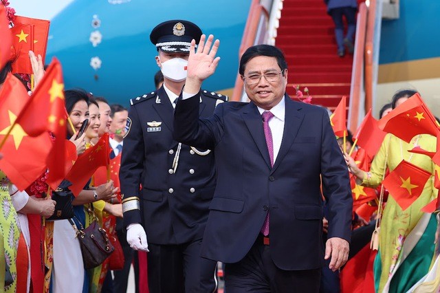 越南政府总理范明正抵达北京开始对中国进行正式访问并出席世界经济论坛年会。（图片来源：VGP）
