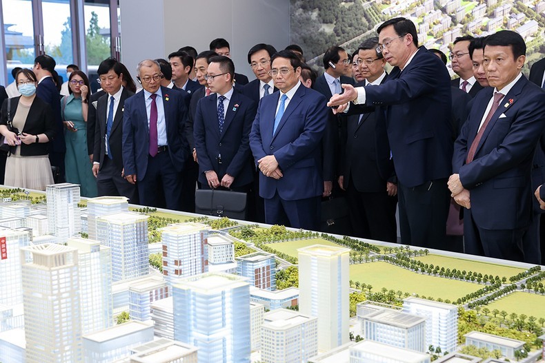 越南政府总理范明正参观中国河北省雄安新区。