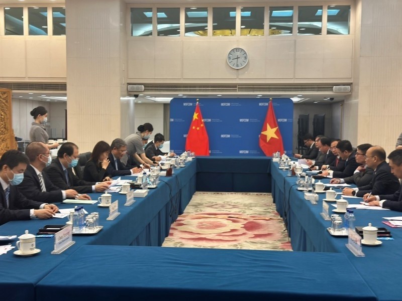 越南工贸部部长阮鸿延于6月28日与中国商务部部长王文涛举行双边会谈。