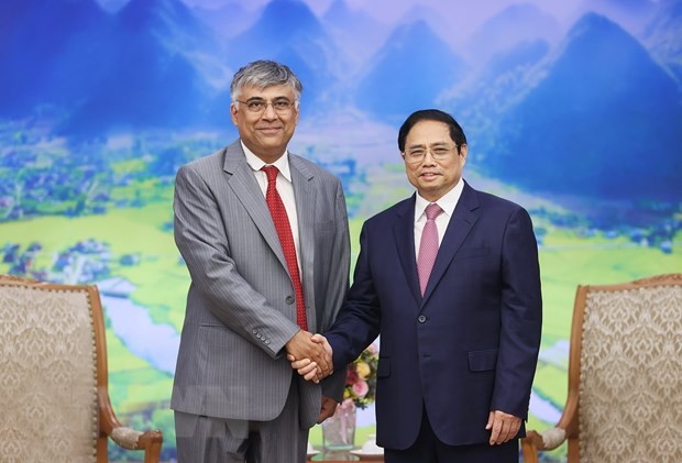 越南政府总理范明正与国际货币基金组织亚太部副主任潘特。（图片来源：越通社）