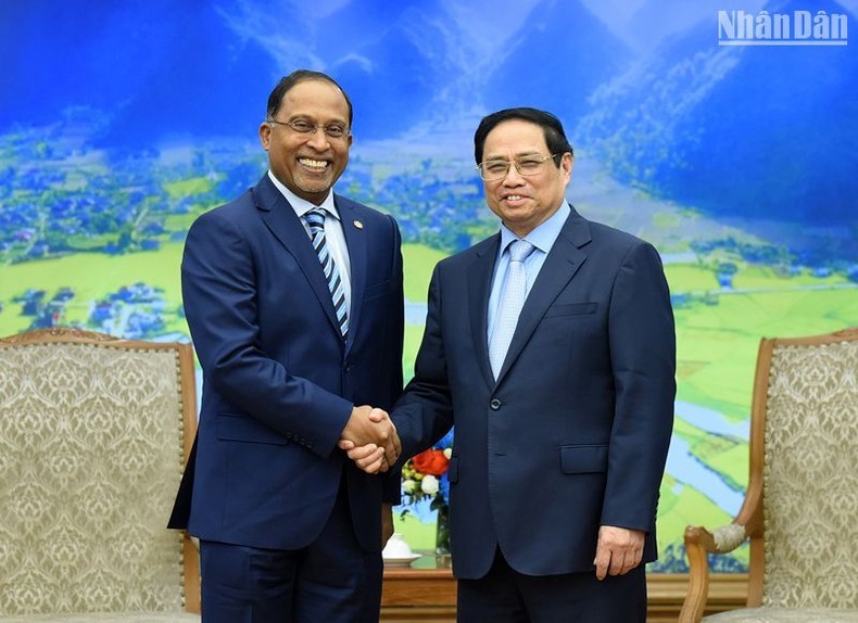 越南政府总理范明正会见马来西亚外交部长。