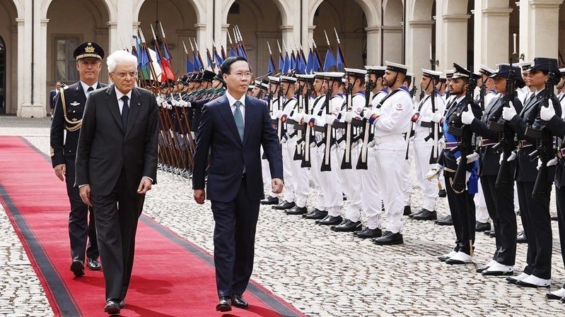 意大利总统举行隆重仪式欢迎越南国家主席武文赏。（图片来源：越通社）