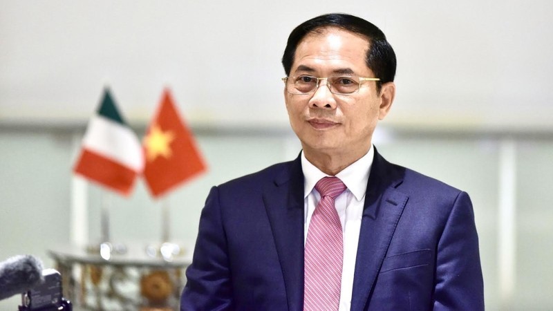 外交部长裴青山就此次访问的结果接受了《人民报》社记者的采访。