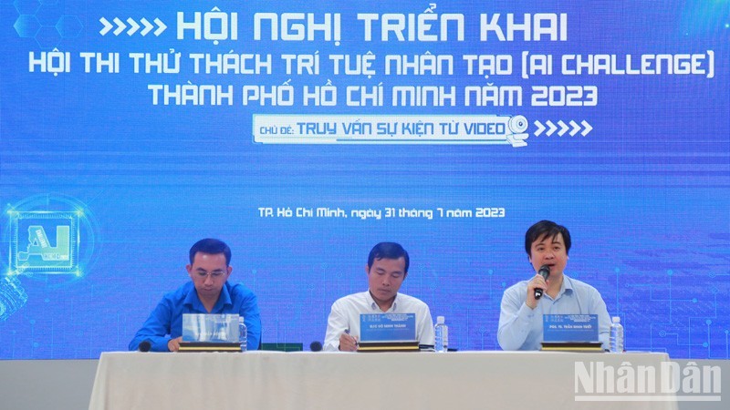 题为“从视频检索事件”的2023年胡志明市人工智能挑战赛启动仪式7月31日下午举行。