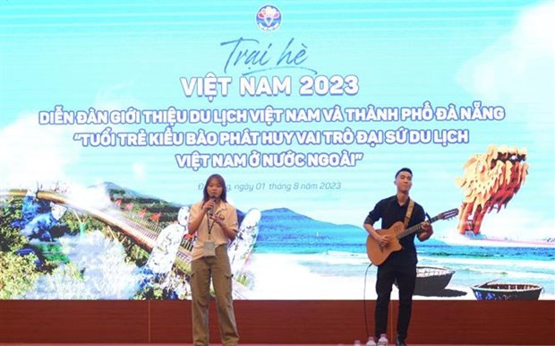 海外越南青年的艺术表演节目。