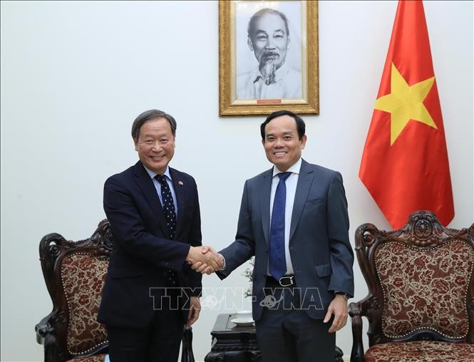 越南政府副总理陈流光会见日本国际协力机构高级副总裁山田顺一。