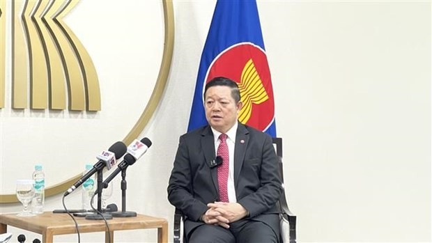 东盟秘书长高金洪接受越通社驻雅加达记者采访。
