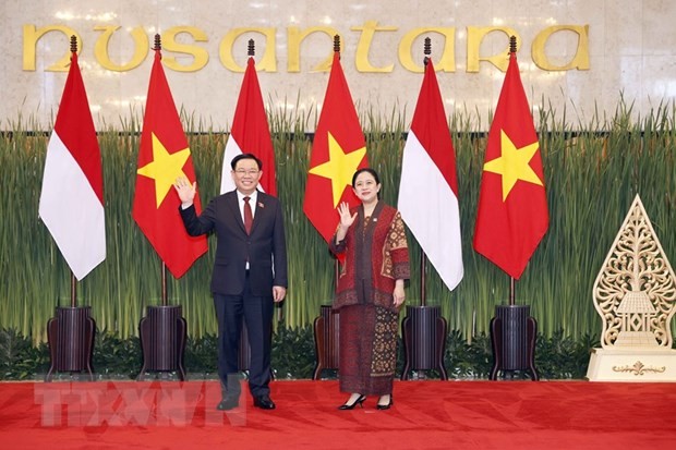 国会主席王廷惠和印尼国会议长普安•马哈拉尼合影。（图片来源：越通社）