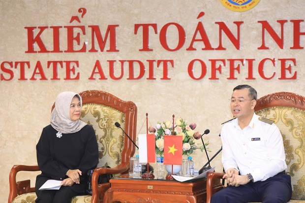 越南国家审计署审计长吴文俊礼节性会见印尼财政稽查署署长伊斯玛。