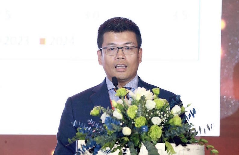 越南中央经济管理研究院综合研究部主任阮英阳。