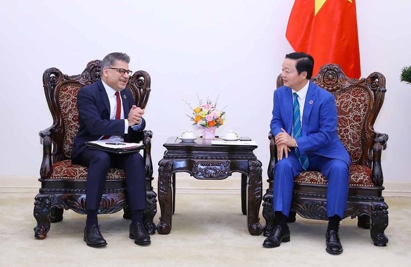 陈红河副总理会见阿斯利康越南总裁兼总经理尼廷·卡普尔。