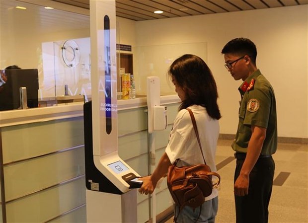 岘港国际机场自助通关系统帮乘客节省时间。