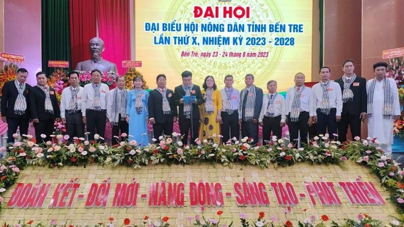 槟椥省农民协会新一届执行委员会亮相。