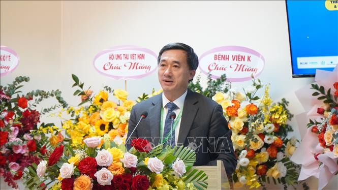 越南卫生部副部长陈文舜在会上发表讲话。（图片来源：越通社）
