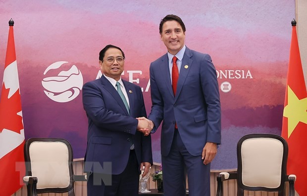 越南政府总理范明正会见加拿大总理贾斯汀·杜鲁多。（图片来源：越通社）