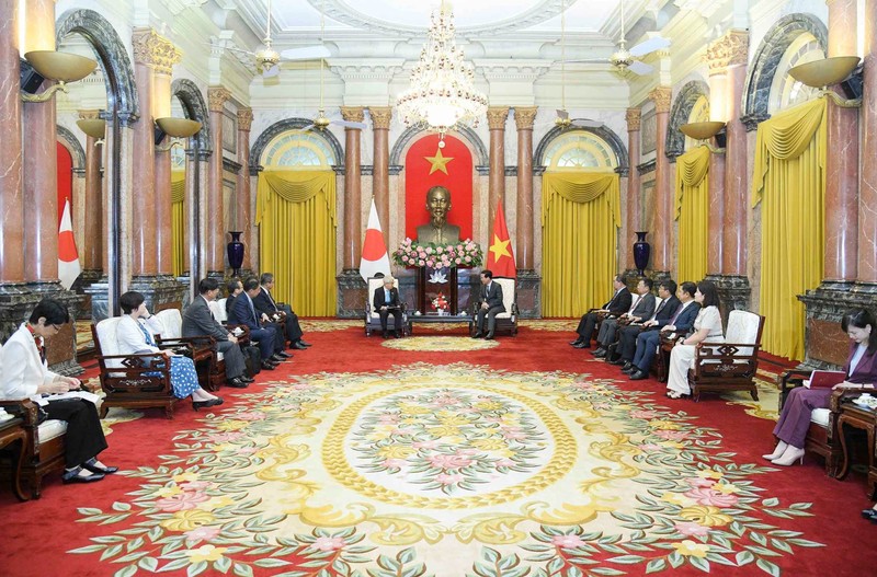越南国家主席武文赏会见日本参议院议长尾辻秀久。