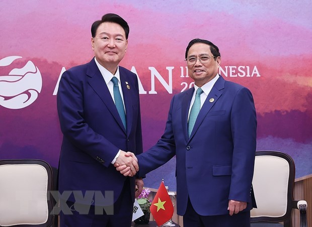 越南政府总理范明正会见韩国总统尹锡悦。