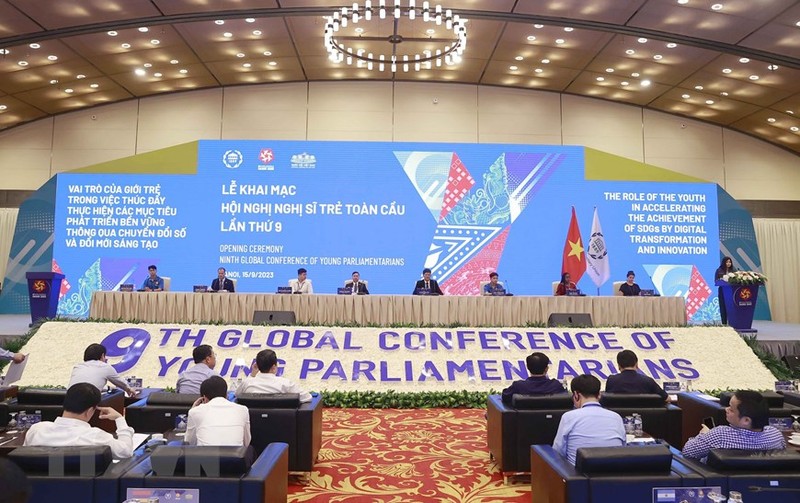 越南国会主席王廷惠出席第九届全球青年议员大会彩排活动。