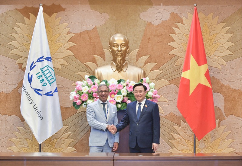 越南国会主席王廷惠和各国议会联盟主席杜阿尔特·帕谢科。