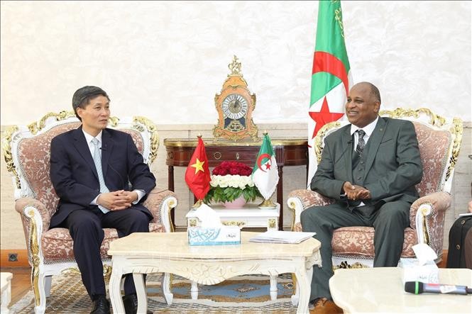阮庆玉一行会见阿尔及利亚议会司法委员会主任Boubekeur Ahmed。